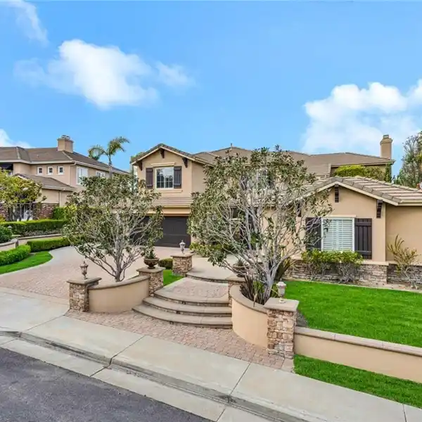 LUXURIOUS HOME IN GUARD-GATED SUMMIT POINTE