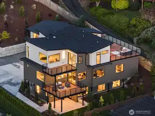 Extraordinary Home in Boulevard Bluffs