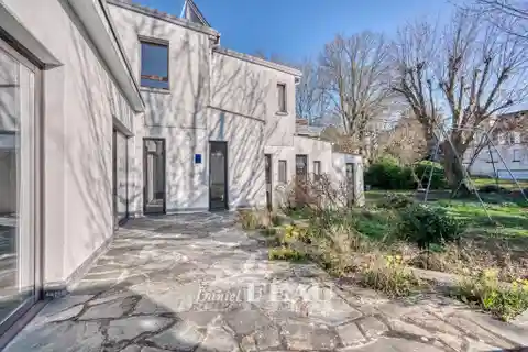 Lovely Property Opening to Terrace and Garden