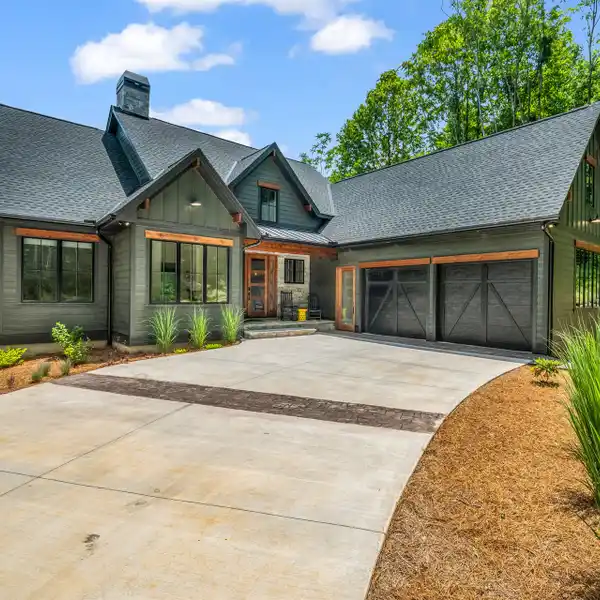 RECENTLY COMPLETED BEAUTY IN BRIGHT'S CREEK
