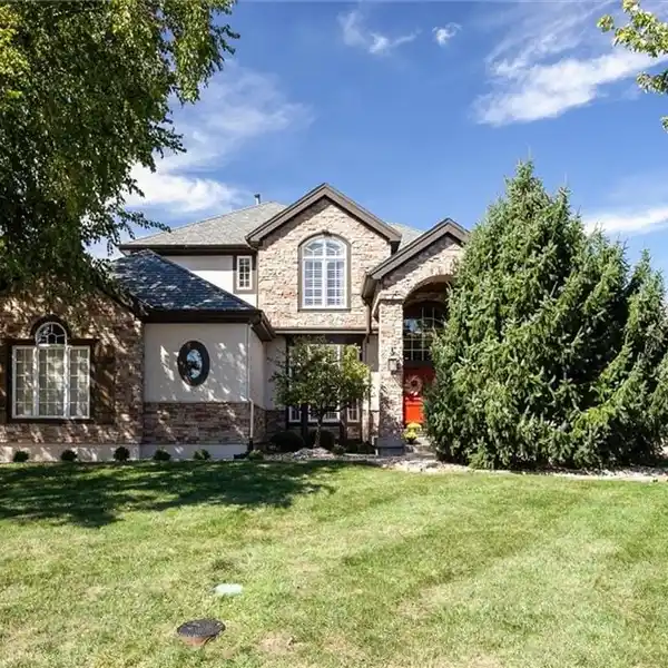 SINGLE-STORY STUNNER ON A LARGE FENCED LOT