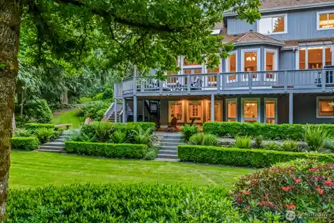 Versatile Custom Home in Broadhurst