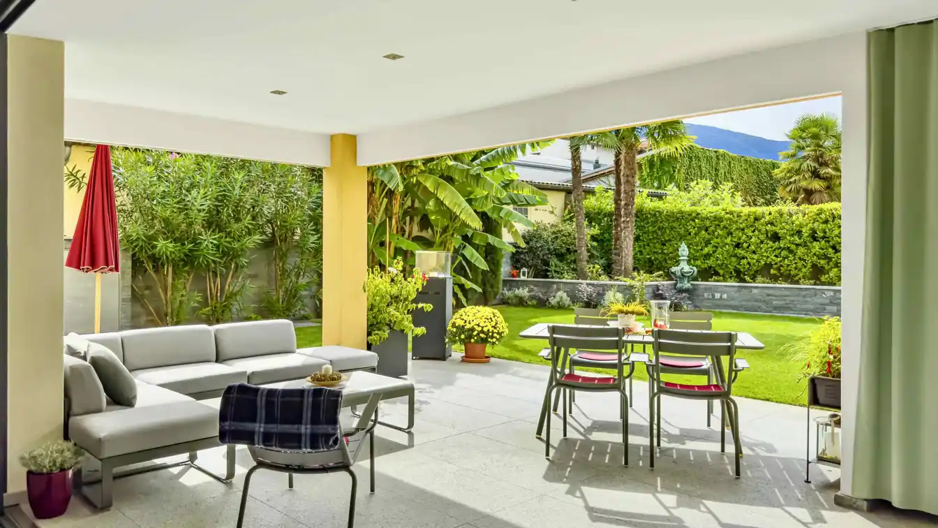 Spacious Contemporary Home with a Large Garden