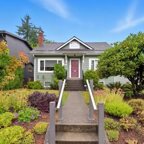 UNBEATABLE LOCATION ACROSS FROM BALACLAVA PARK