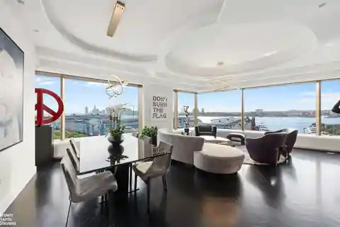 Exquisitely Chic New York Residence