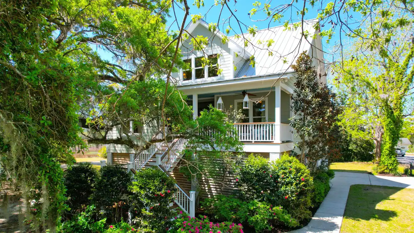 Beautiful Custom Home in a Cozy Tidal Village