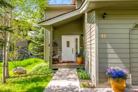 End Unit in the Serene Corner of the Golf Villas