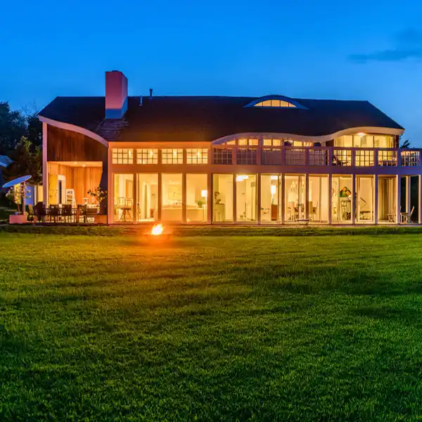 THE WAVE - A BEAUTIFUL HOME IN THE HEART OF SOUTHAMPTON VILLAGE