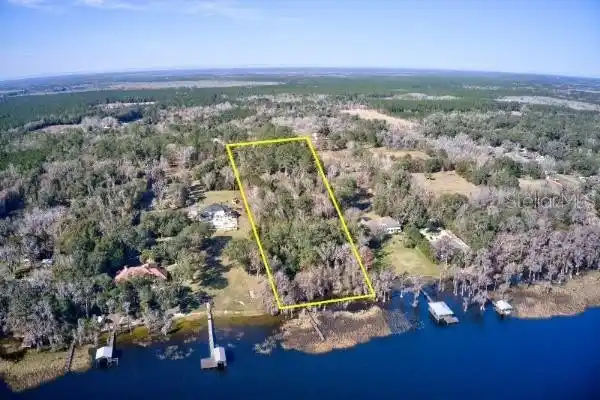 8.8 Acres on Lake Santa Fe
