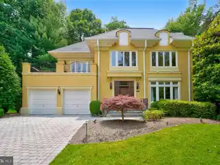 Lovely Home on a Quiet Cul-De-Sac