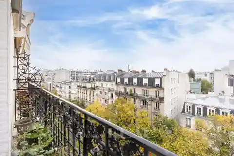 Bright Apartment with Balconies and Fireplace