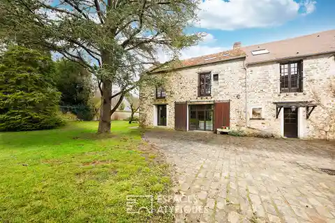 Renovated Farmhouse with Barn