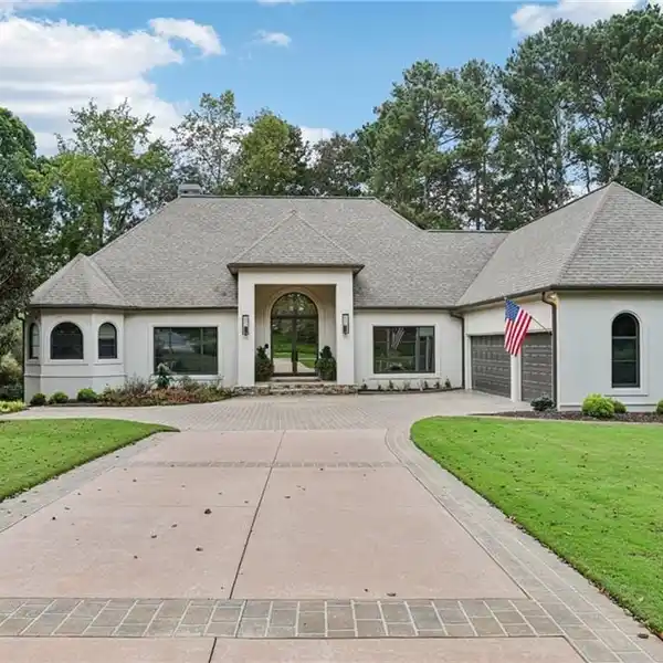 EXCEPTIONAL RENOVATED ESTATE AT POLO GOLF & COUNTRY CLUB