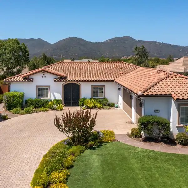 WINE COUNTRY HAVEN WITH MOUNTAIN VIEW PATIO