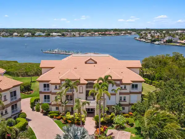 EXCEPTIONAL HOME IN ADMIRALS WATCH OF WINDSTAR