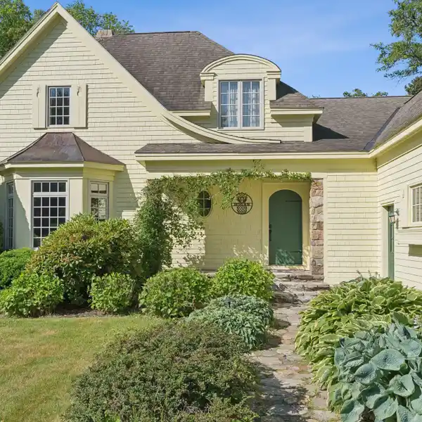 REFINED LIVING IN EXCLUSIVE ADMIRAL'S WAY