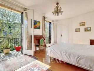 Spacious Apartment with Wide Balconies