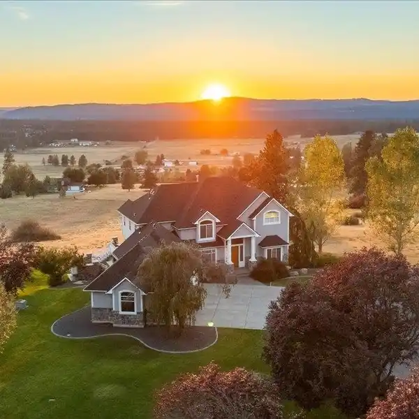 PRIVACY AND SUNSET VIEWS ON TEN ACRES