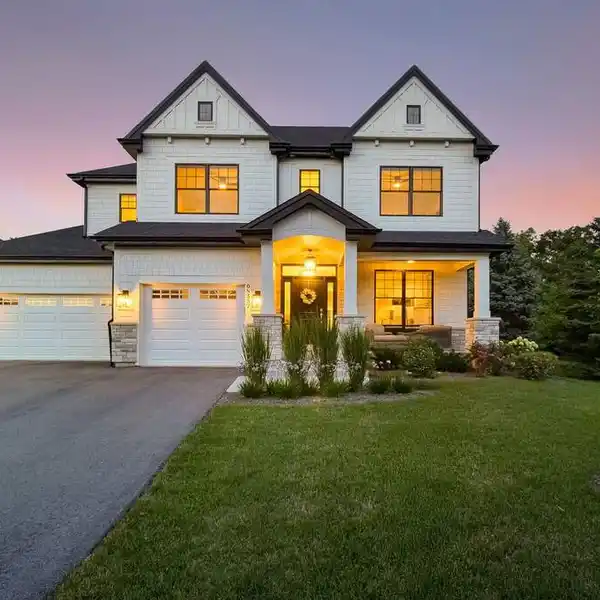 BEAUTIFUL MOVE-IN READY NEWER CONSTRUCTION