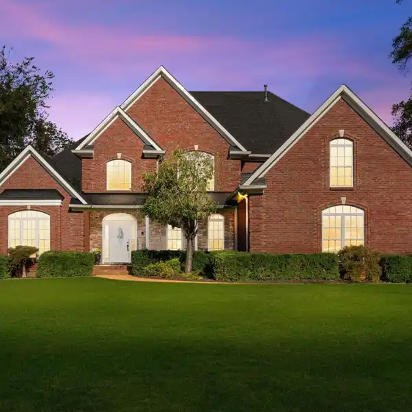 ELEGANT CUSTOM HOME IN PRESTIGIOUS STONEHENGE NEIGHBORHOOD