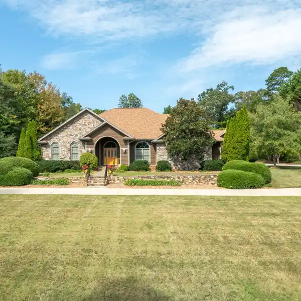 STUNNING SOUTHERN LIVING-STYLE HOME