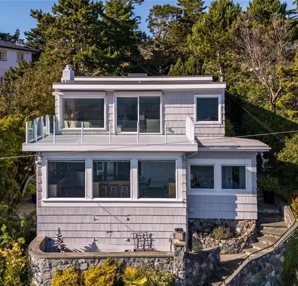 CHARMING SEASIDE BUNGALOW