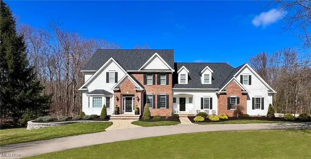 Stunning Cape Cod Located in the Sanctuary of Kirtland