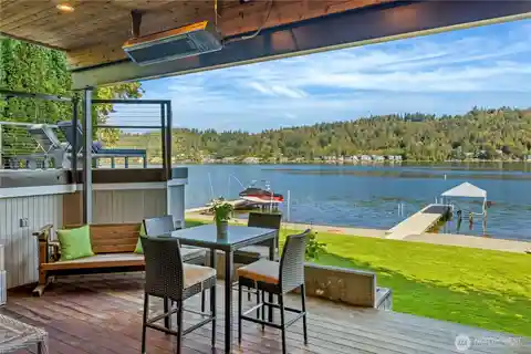 Unique Waterfront Retreat on Lake Sammamish