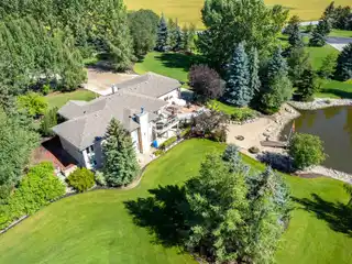 Custom Craftsmanship Meets Peaceful Outdoor Retreat