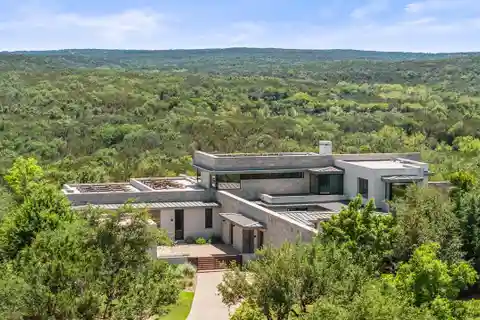 Architecturally Significant Estate in Spanish Oaks