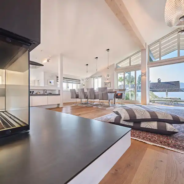 EXTRAVAGANT TOP-FLOOR APARTMENT