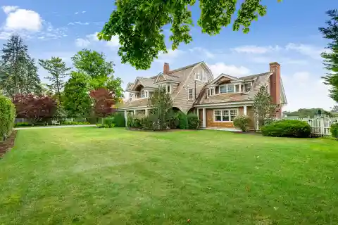 Charming Bay-front Home for Rent