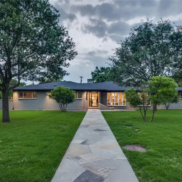 MOVE-IN READY HOME WITH DESIGNER TOUCHES