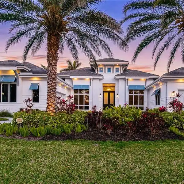 AN UNPARALLELED LIFESTYLE IN A SOUGHT-AFTER NAPLES LOCATION
