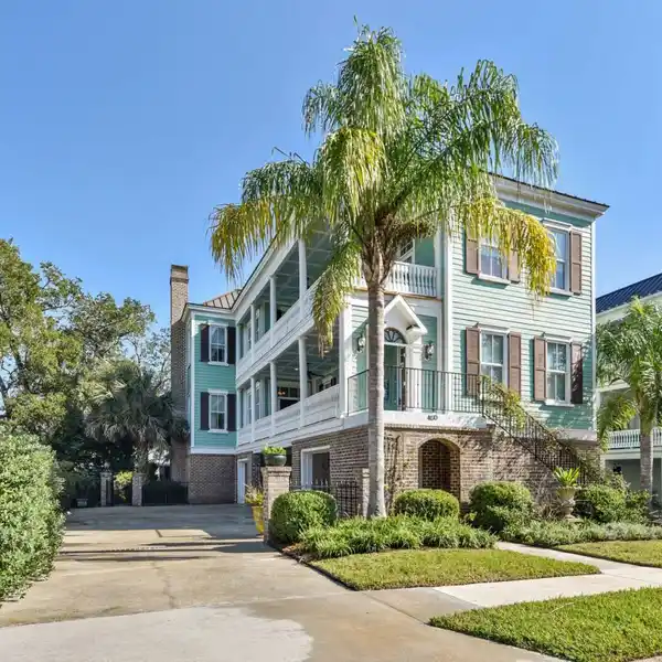 RESORT-STYLE LUXURY LIVING IN CUMBERLAND HARBOUR