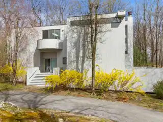 Contemporary Four-bedroom House