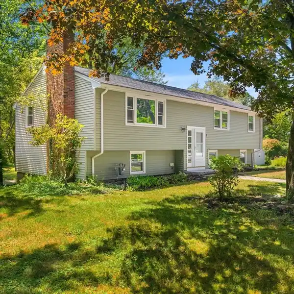 COASTAL CUL-DE-SAC GEM NEAR BEACHES
