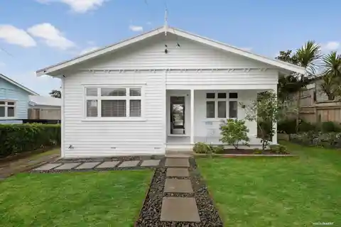 Beautifully Presented Bungalow Near Cornwall Park