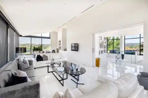 3 Bedroom Apartment for Sale in Melrose North