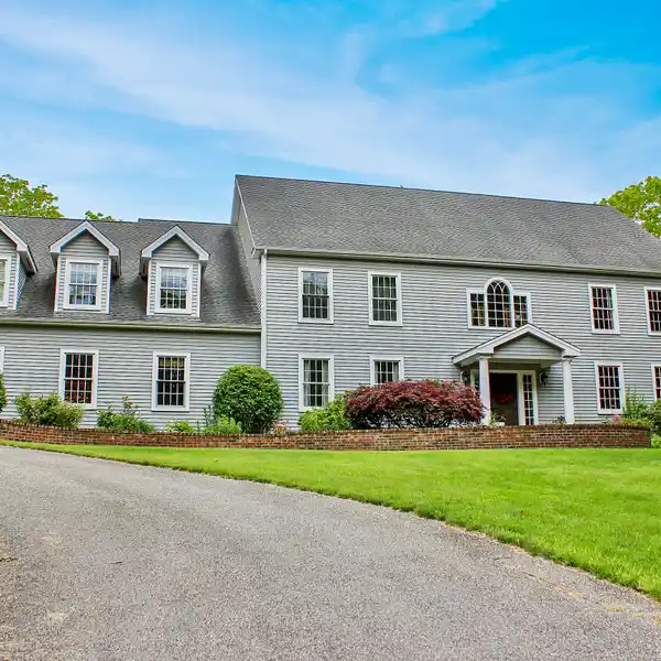 ELEGANT COLONIAL WITH HOME THEATER