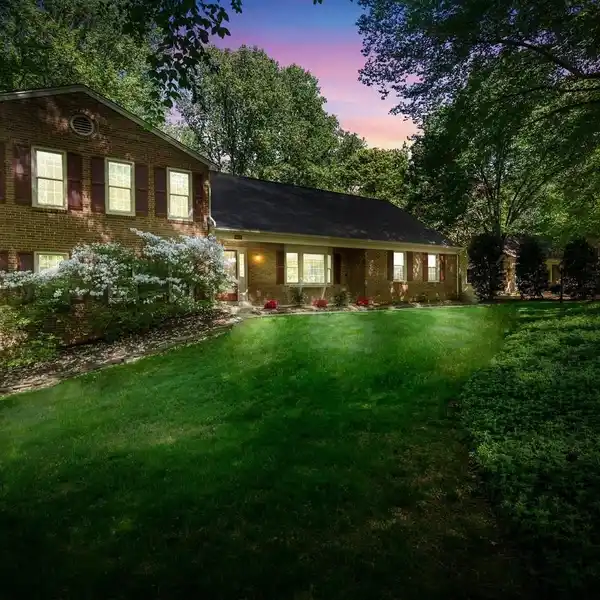 EXPANSIVE LAYOUT BACKING TO PROTECTED WOODLANDS