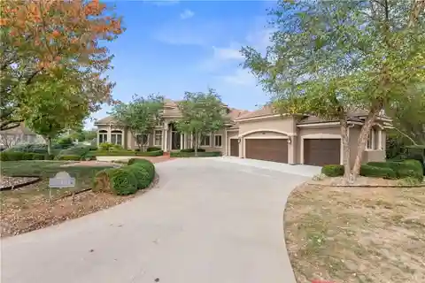 Luxury Living in Saddle Ridge Estates