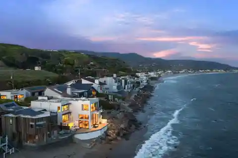 Prestigious Malibu Road Property