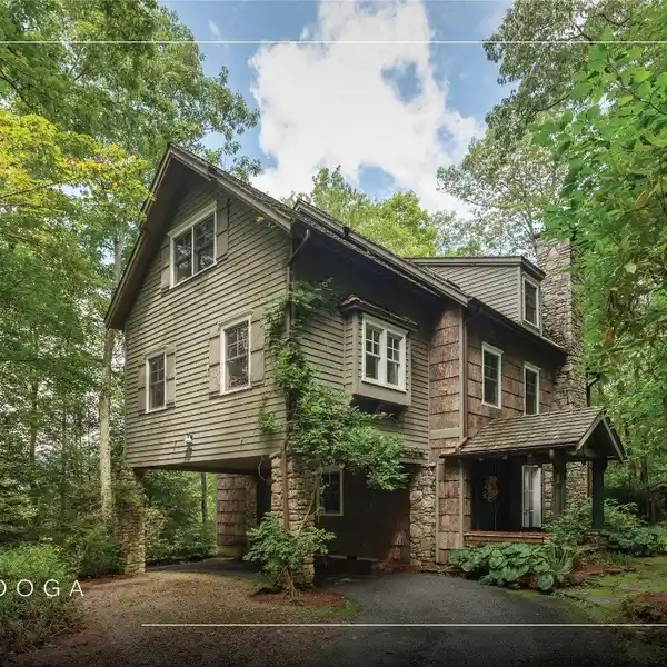 CHARM AND COMFORT IN THE COVETED CHATTOOGA CLUB