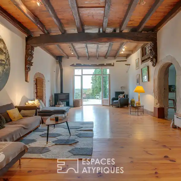 ATYPICAL ESTATE OVERLOOKING THE MAJESTIC PYRENEES