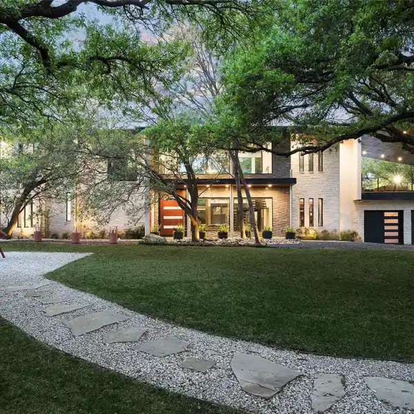 EXTRAORDINARY MODERN HOME IN COVETED HILLCREST ESTATES