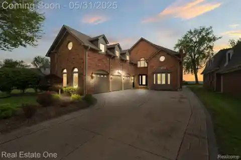Anchor Bay Beauty with Luxe Lakefront Living