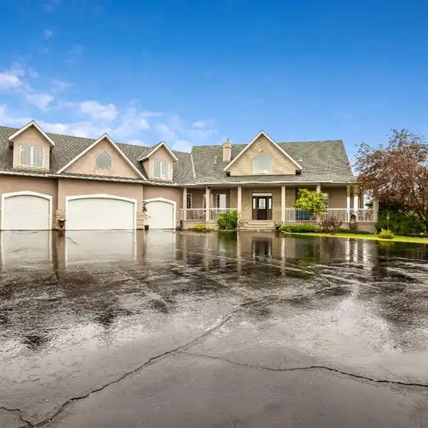 EXECUTIVE HOME WITH MOUNTAIN VIEWS