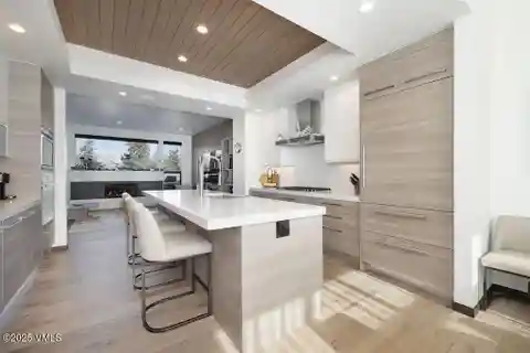 Modern Townhome Blending Luxury and Convenience