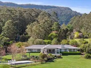 Wychwood - Rare Five-Acre Estate